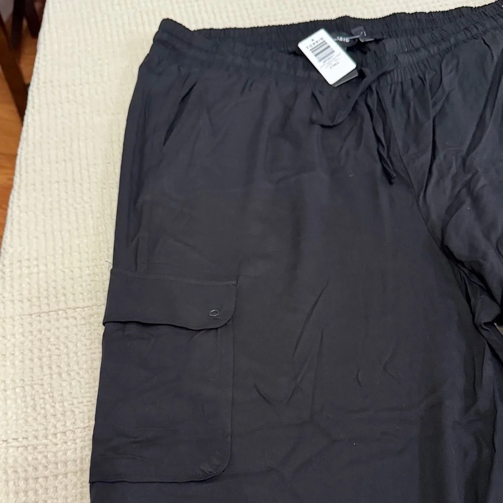 torrid Black Wide-Leg Cargo Pants - Picture 3 of 8